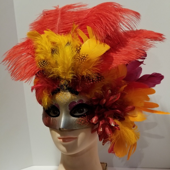 902 Mardi Gras masks - Picture 1 of 3